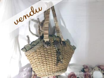 Sac en coco avec dentelle et ses deux anciennes clefs.