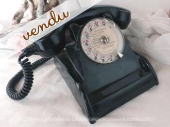 Ancien téléphone des années 50/60 , signé C.I.T., tout en bakélite noir à la forme originale dite 