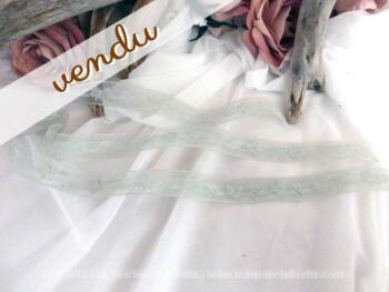 Coupon de dentelle bleu pastel