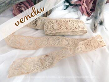Long coupon de dentelle écrue. Lot H.