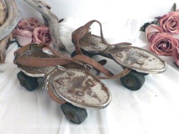 VENDU - Anciens patins à roulettes