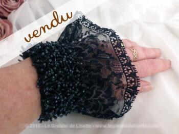 Bracelet perles et dentelle façon manchette.