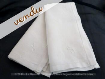 Deux mouchoirs au monogramme S