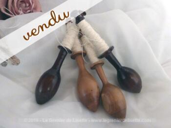 Quatre fuseaux dentelle avec fil