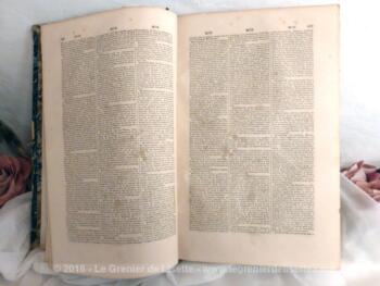 Dictionnaire usuel en deux tomes datés de 1841 avec tranche en cuir.