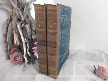Dictionnaire usuel en deux tomes datés de 1841 avec tranche en cuir.