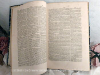 Dictionnaire usuel en deux tomes datés de 1841 avec tranche en cuir.
