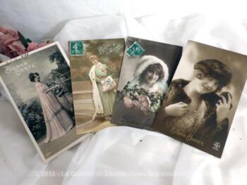Quatre cartes postales anciennes femmes Bonne Année