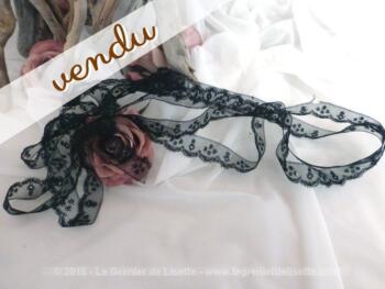 Coupon dentelle noire aux arches.