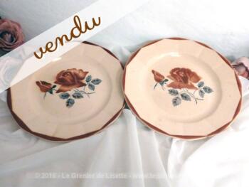 Duo d'assiettes à desserts aux motifs de roses, en faïence de Digoin de Sarreguemines
