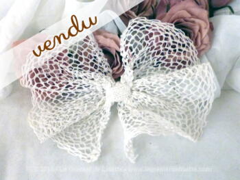 Ancien noeud en dentelle résille