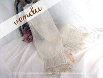 Ancien ajout paire manches en dentelle.