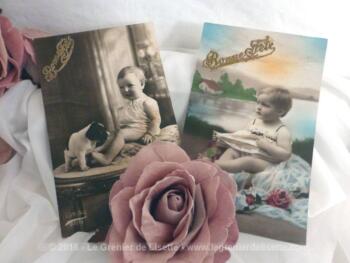 Deux cartes postales anciennes repésentant des bébés qui souhaitent Bonne Fête.