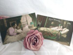 Deux cartes postales anciennes d’un couple couché