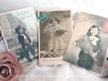 Lot de 3 cartes postales anciennes d'enfants fête et fleurs