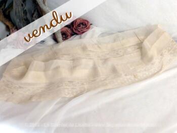 Bande ancienne de dentelle et soie