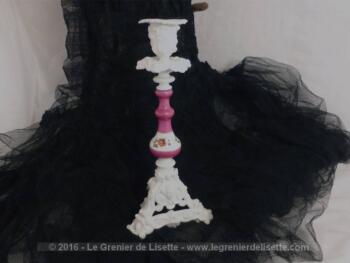 Ancien bougeoir en céramique et régule, entièrement revisité en tendance shabby.