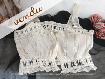 Du début du siècle dernier, voici un ancien caraco cache corset tout en dentelle et fait main.