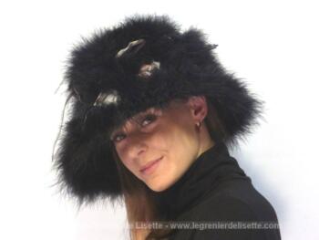 Chapeau en plumes et duvet , totalement made in England ! So british....