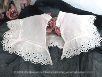 Ancien col carré en dentelle