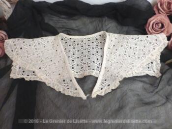 Col vintage en broderie anglaise