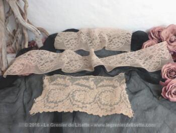 Trois bandes de dentelles de couleur bistre en broderie sur tulle.