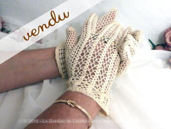 Ancienne paire de gants au crochet