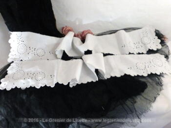 Duo de bandes de broderie de taies d'oreiller.