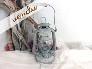 Lampe à pétrole actuelle revisitée en tendance shabby.