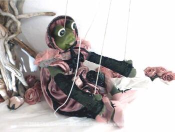 VENDU - Grande grenouille en marionnette à fils