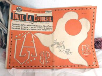 Revue "Toute la Broderie" de decembre 1957 de 8 pages internes plus 2 de couvertures .