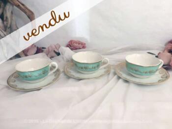 Trio d'anciennes tasses Manufrance et soucoupes .
