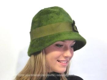 Chapeau cloche vintage feutrine vert.
