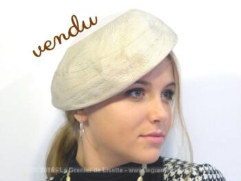 Chapeau bibi écru façon béret, des années 50 de la marque Paulette Nonnen . Tour de tête 56/57