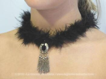 collier boa et medaillon