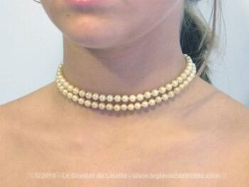 Long collier de perles de 35 cm plus fermoir, transformable facilement en ras de cou 2 rangs.