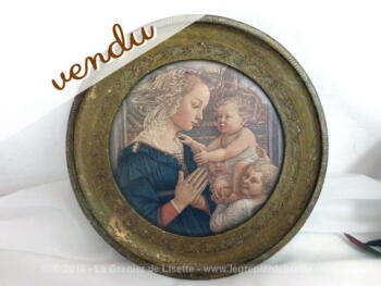 Petit cadre rond en bois, patiné avec dorures et avecun dessin d'une copie d'un extrait d'un tableau du XII° représentant une maman et ses enfants.