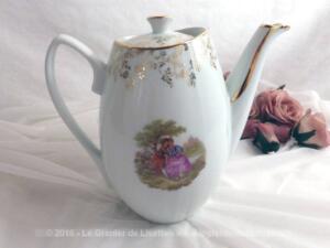 Cafetière verseuse porcelaine décors Watteau