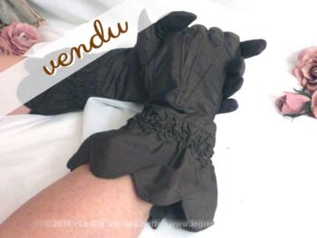 Paire de gants de soirée mi-longs en taffetas