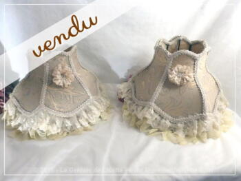 Duo d'abat-jours avec dentelle et passementerie. Fait main.