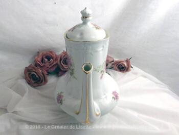 Cafetière verseuse de forme ovale, aux beaux dessins de dahlias.