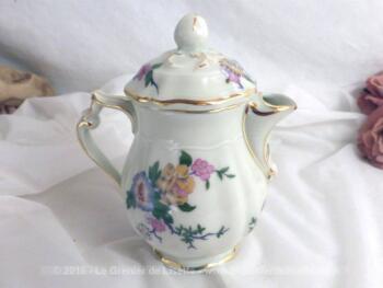 Petit pot à lait en porcelaine, L. Bernardaud et Cie, Limoges.