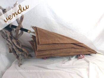 Parapluie vintage, manche en bois portant la marque 