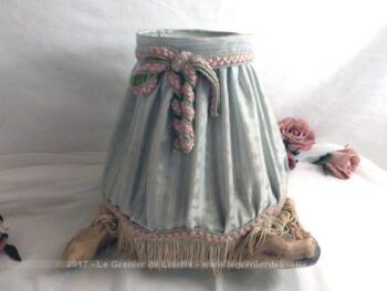 Ancien abat jour vintage et shabby.