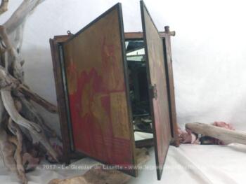 Ancien miroir triptyque bambou et laiton avec dessin chinois.