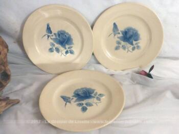 Lot de 3 assiettes plates et 3 assiettes dessert avec dessin d'une rose bleue au centre en Sarreguemines Digoin