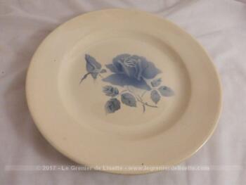 Lot de 3 assiettes plates et 3 assiettes dessert avec dessin d'une rose bleue au centre en Sarreguemines Digoin