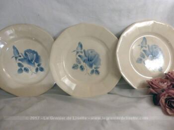 Lot de 3 assiettes plates et 3 assiettes dessert avec dessin d'une rose bleue au centre en Sarreguemines Digoin