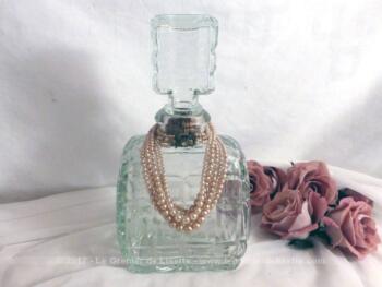 Habiller de perles une simple carafe en verre pour lui donner une deuxième vie.