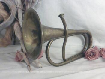 VENDU - Ancien clairon en laiton pour décoration